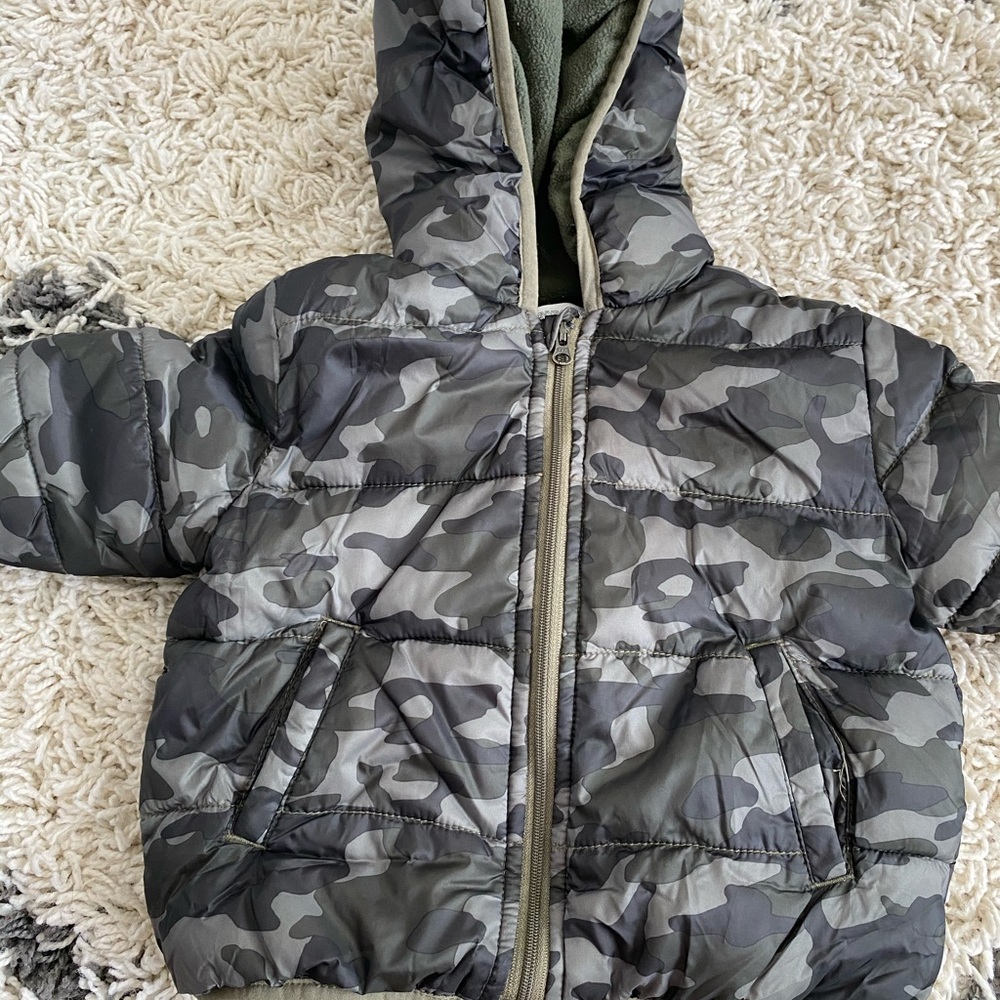 Army print cold weather jacket